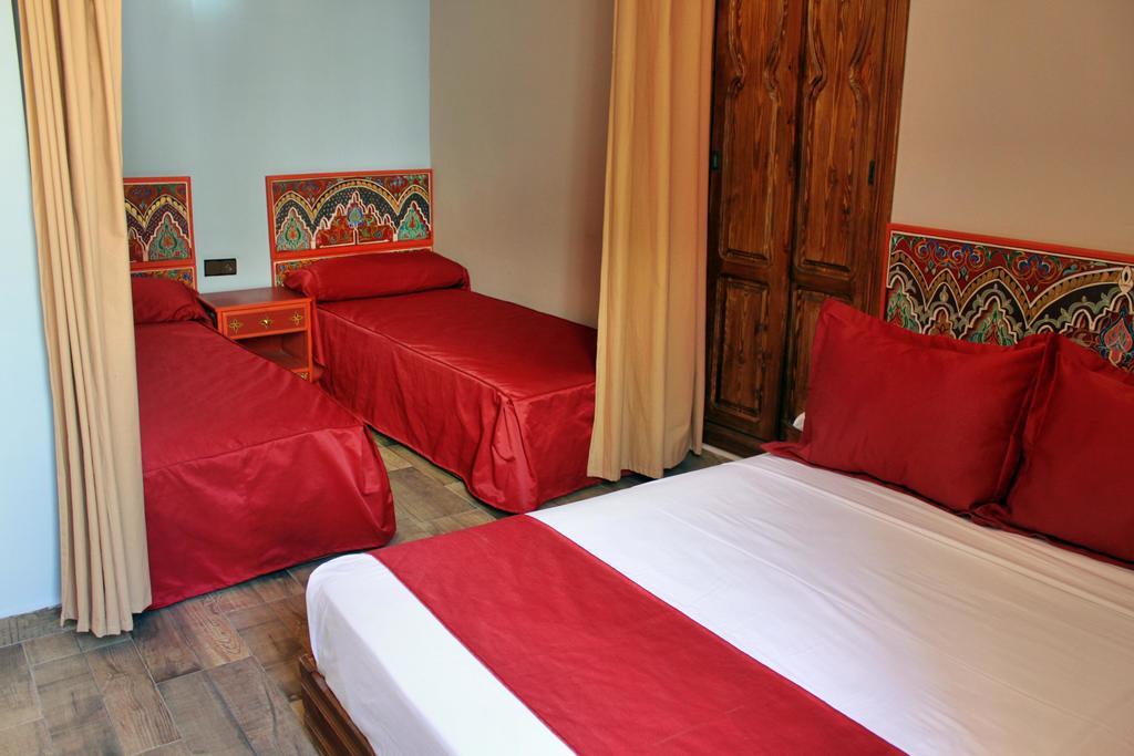 Hotel Maram Tangier Room photo